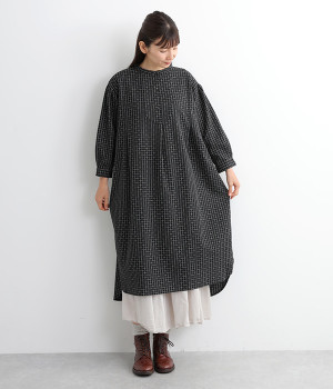 コットンリネン刺し子サイドスリットワンピース(ブラック-L)