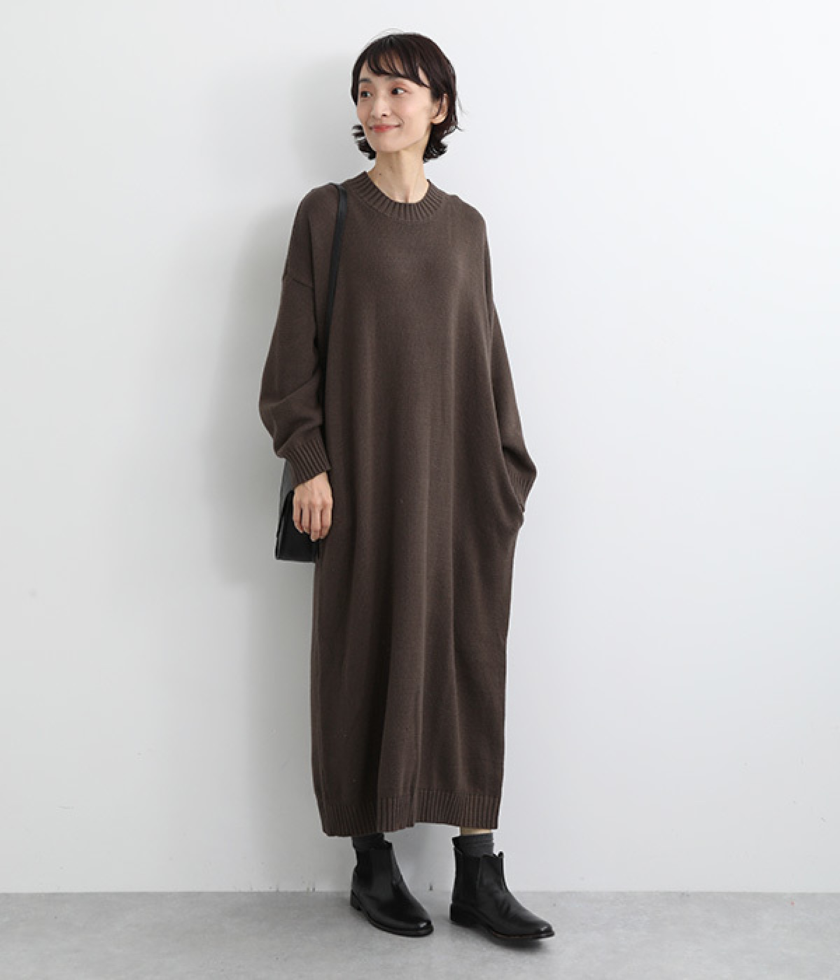クルーネックロングニットワンピース(ブラウン-M)