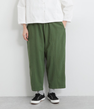 コットン15番ワッシャーリラックスフィットテーパードパンツ(グリーン-M)