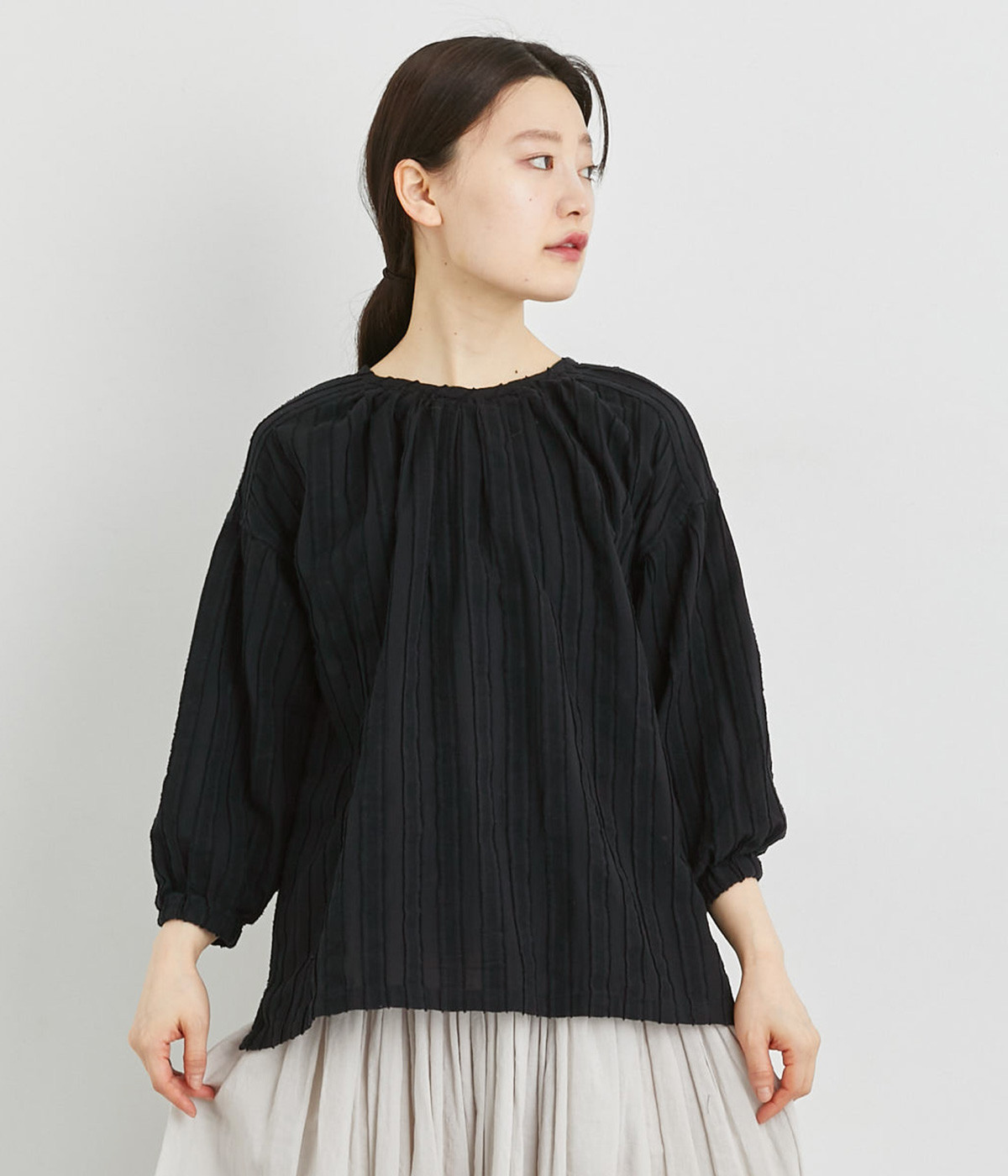 コットンローンライトドビーストライプ前後差ブラウス(クロ-ONESIZE)