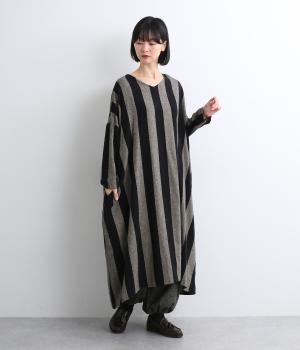 コットンビエラビッグストライプＶネックワンピース(クロ-L)