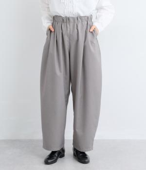 TRサージ　テーパードパンツ