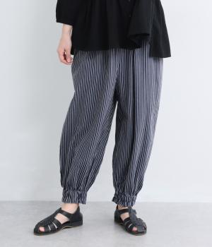 ペンシルストライプ　裾ギャザーパンツ(ネイビー-L)