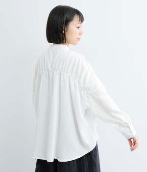 T/Rスラブ　バックギャザーバンドカラーブラウス(オフホワイト-L)