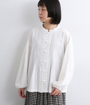 コットンオックスワッシャーチャイナボタンピンタックブラウス(オフ-M)