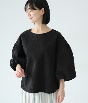 コットンサテン　サークル刺繍バルーン袖ブラウス(ブラック-F)