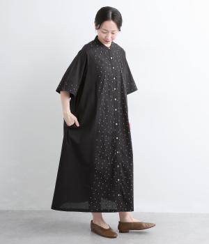 コットンランダムドット刺繍ワンピース(ブラック-F)