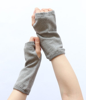 【極暖シルクシリーズ】アームウォーマー（親指穴付き）(シルバー-ONESIZE)