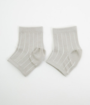 履くだけ簡単　かかとつるつるシルクサポーター(銀色-ONESIZE)