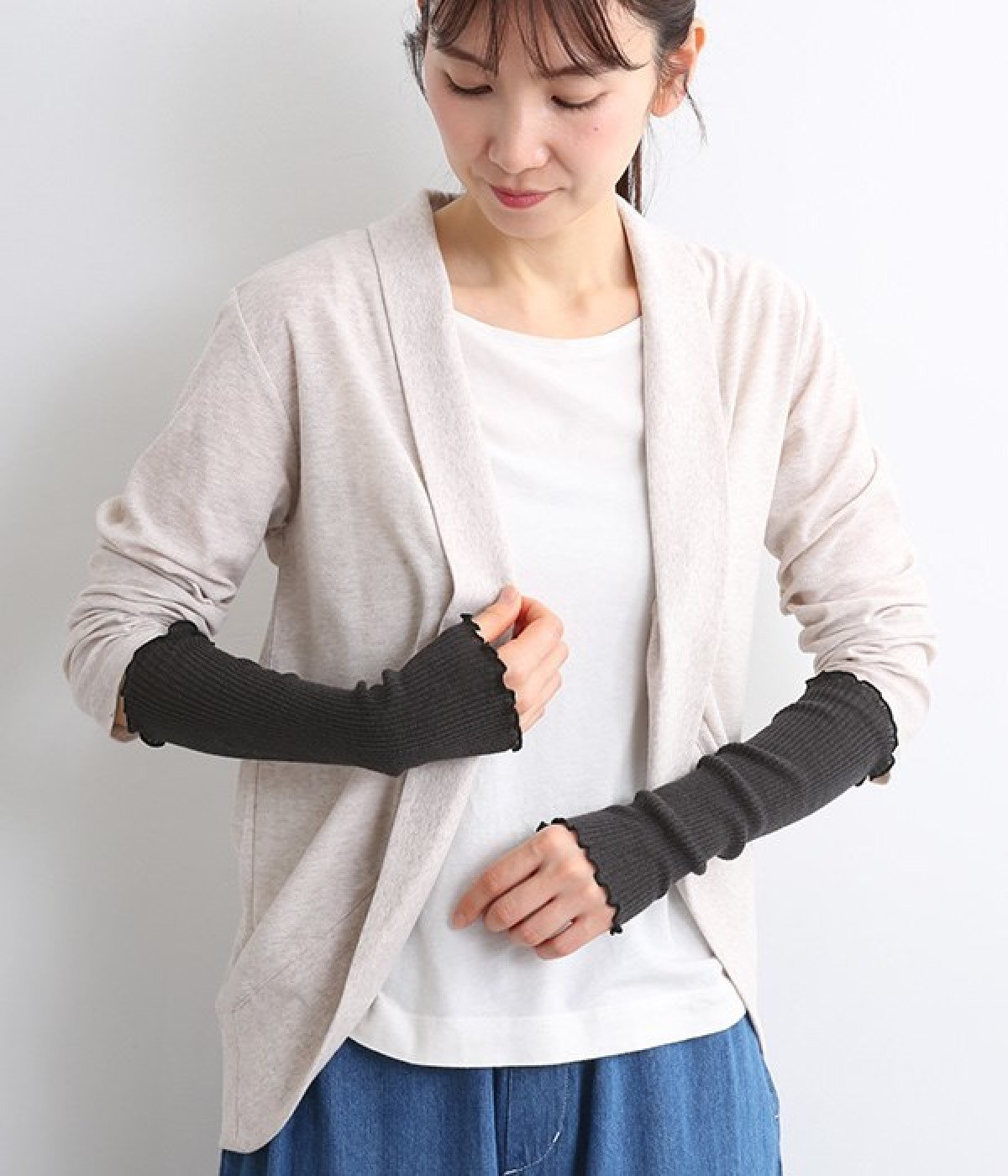 敏感肌に優しい　シルクとコットンのアームカバー(墨-ONESIZE)