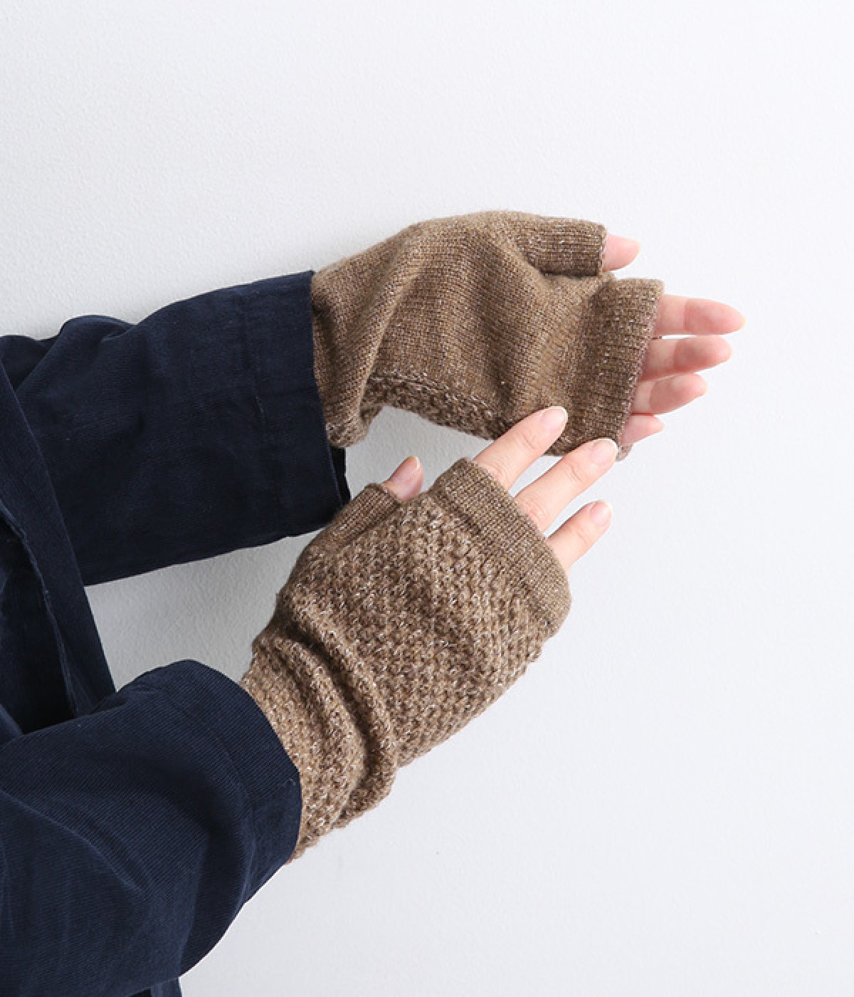 シルクと毛混のアームウォーマー　かのこ編み(茶色-ONESIZE)