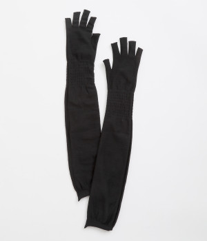 内側シルク混　5本指アームカバー　ロング丈(鉄黒-ONESIZE)