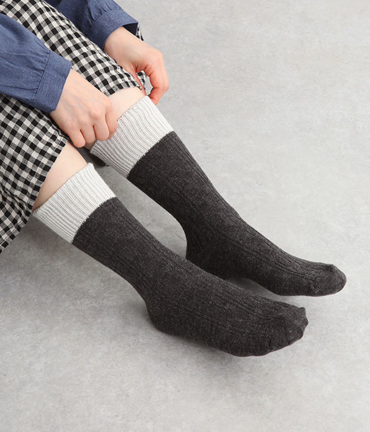 コットンウールケーブルバイカラーソックス(ヘザーチャコール/オフホワイト-ONESIZE)