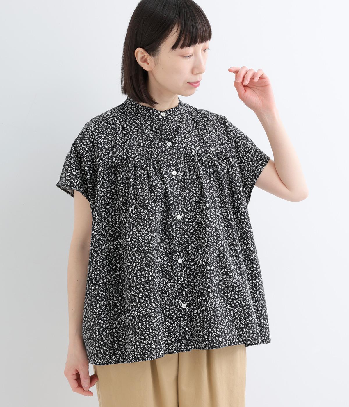 ブロードモノクロプリントフラワーギャザーブラウス(ブラック-F)