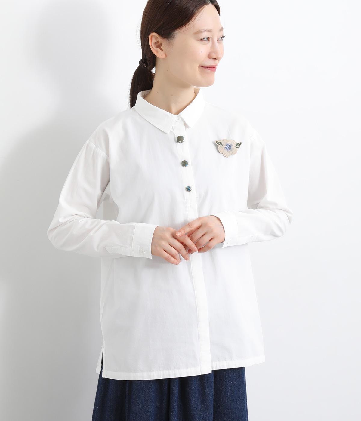 お花ブローチ付きシャツ(ホワイト-F)