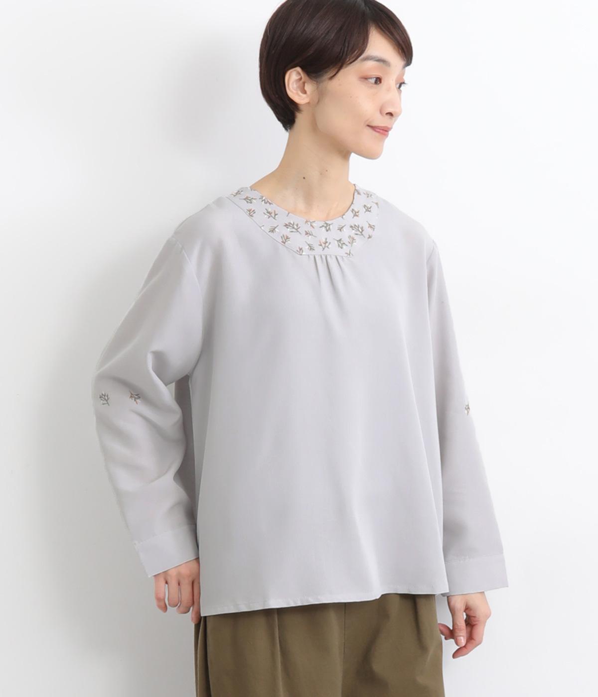 ソフトスラブテンセルスプラウト刺繍ブラウス(グレイ-F)