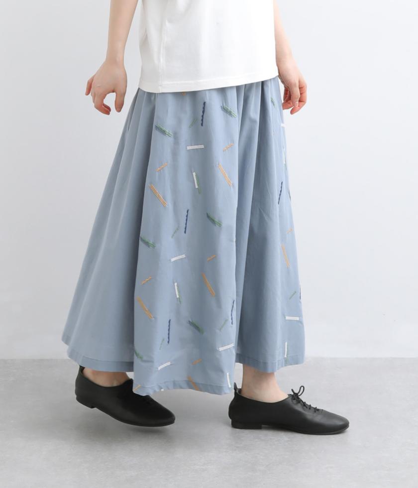 幾何学刺繍スカート
