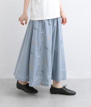 幾何学刺繍スカート
