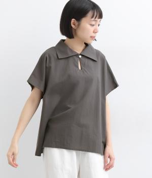 かばんブローチ付きブラウス