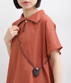 かばんブローチ付きブラウス(オレンジ-F)