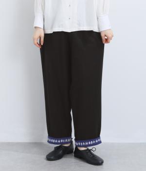 リネンコットン　ツリー刺繍テーパードパンツ(ブラック-F)