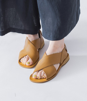 クロスベルトサンダル