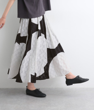 コットンドビー大柄ドットサーキュラースカート(ブラック-ONESIZE)