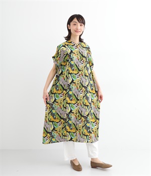 コットンリネンサファリプリントギャザーワンピース(ブラック-ONESIZE)