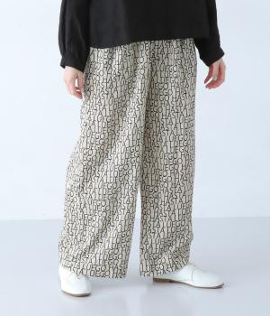 コードコットン　英字プリントワイドパンツ
