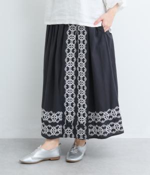 シーチング刺繍　ラップスカート(ブラック×ホワイト-F)