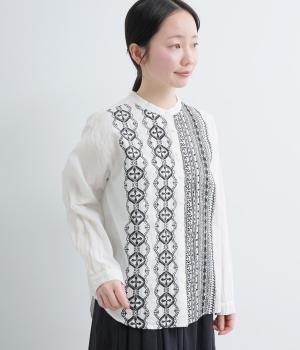 シーチング刺繍　スタンドカラーシャツ(ホワイト×ブラック-F)