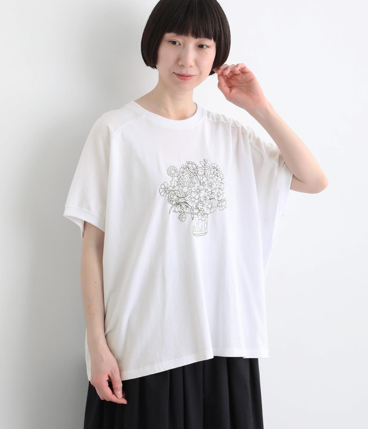 コットン良質天竺　変形ワイド花束刺繍Tシャツ(ホワイト-F)