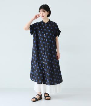 コットンボイル　ドットプリントギャザーワンピース(ブラック×ブルー-F)