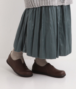 Vカットスリッポンシューズ(ブラウン-230)