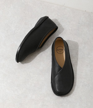 Ｖカットかぶせスリッポン(ブラック-230)