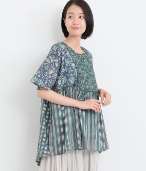 ブロックプリント スモッキング刺繍ブラウス(ネイビー-ONESIZE)