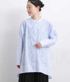 フラワーモチーフバンドカラーシャツ(サックス-F)