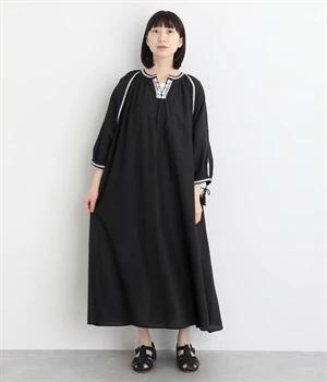 キャンブリック刺繍 スモッキングワンピース(ブラック-ONESIZE)