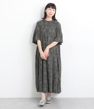 レーヨンプリントフレアスリーブワンピース(ネイビー-ONESIZE)