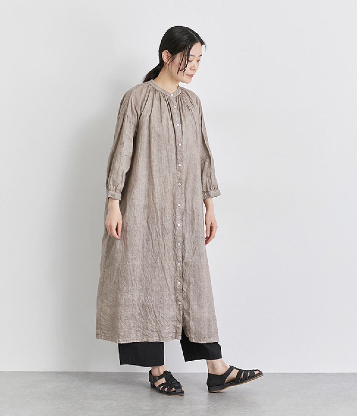 リネンベンガラ染めギャザーワンピース(チャコール-ONESIZE)