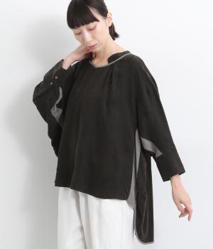 キュプラレーヨン後ろギャザー切り替えゆるVネックフレアブラウス(ブラック-ONESIZE)