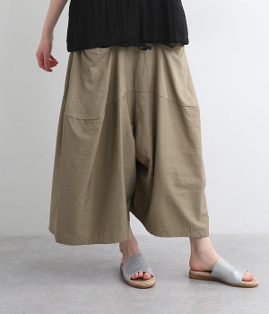 レーヨンナイロンツイルタックフレアボリュームパンツ(グレージュ-ONESIZE)