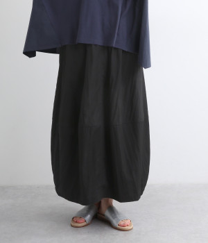 レーヨンナイロンツイルコクーンギャザースカート(ブラック-ONESIZE)