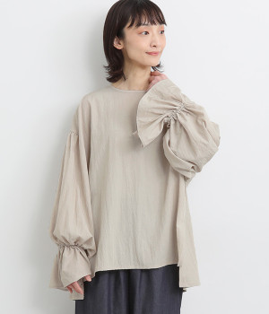 レーヨンナイロンvintagewash加工ボリューム袖前後差ブラウス(ライトベージュ-ONESIZE)
