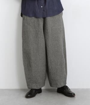 コットンリネン先染めツイル起毛裾タックワイドパンツ(グレイ-F)