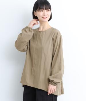 レーヨンナイロンツイル背面ギャザーネックブラウス