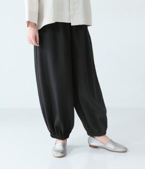リヨセルキュプラナイロンギャザー裾シャーリングパンツ(ダークチャコール-F)
