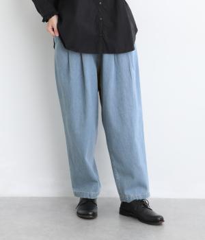 デニムタックテーパードパンツ（ブリーチ・F）