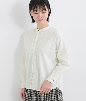 【tukuroi by SUN VALLEY】コットンリネン平織日本製品染ピンタックブラウス(オフホワイト-ONESIZE)