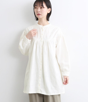 【tukuroi by SUN VALLEY】コットンジャカード日本製品染チュニックブラウス(オフホワイト-ONESIZE)